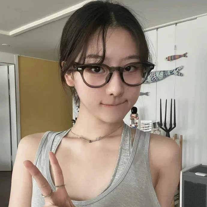 色肉毒蝎女